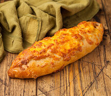 Сосиска с картофелем и сыром в тесте