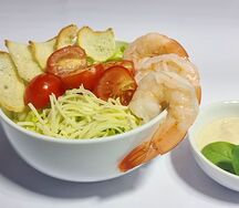 Салат Цезарь с креветками