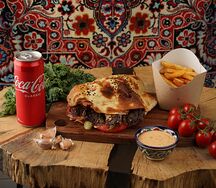 Картофель фри, напиток, донер с говядиной и сыром в турецкой пите