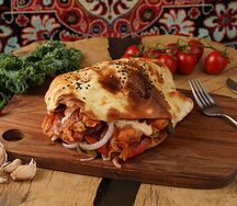 Донер с курицей и сыром в турецкой пите