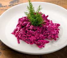 Свекольный салат с чесноком