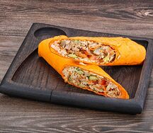 Шаурма в сырном лаваше двойная