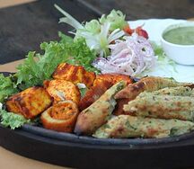 Ведж-кебаб плэттер и Наан