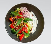 Овощной салат с кремом из феты