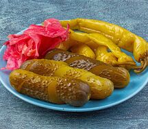 Ассорти из маринованных овощей