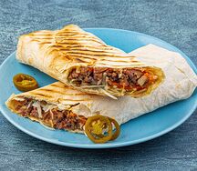 Шаурма с курицей и перцем халапеньо