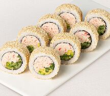 Ролл Калифорния в кунжуте