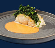 Зубатка гриль в сливочно-икорном соусе