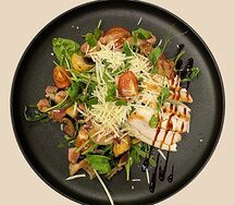 Микс-салат с куриной грудкой