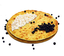 Осетинский пирог с черной смородиной и творогом