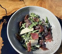 С вяленой утиной грудкой и соусом Блю чиз