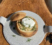 Жульен с грибами и курицей в булочке