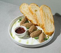 Паштет из печени с луковым джемом