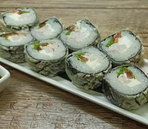Жареный ролл с курицей