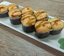 Мини-запеченный ролл с копчёным лососем