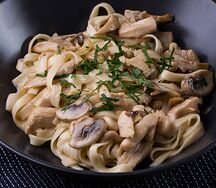 Wok в сливочном соусе