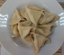 Вареники с соленым творогом и зеленым луком Знаменито