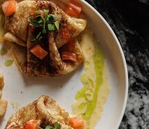 Блины с лососем и красной икрой