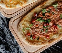 Лахмаджун с мясом и овощами