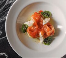 Сырники с лососем и красной икрой