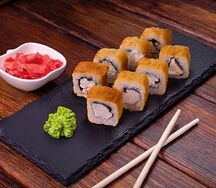 Жареный ролл с крабом