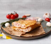 Чебурек с ветчиной и моцареллой