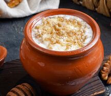 Мацони с медом и грецкими орехами