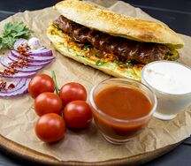 Люля-кебаб из телятины в багете