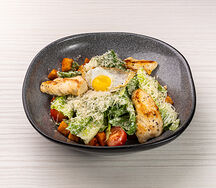 Салат Цезарь с курицей