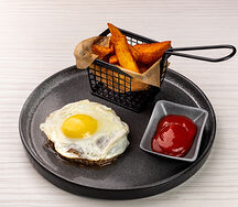 Бифштекс из говядины с картофелем по-деревенски