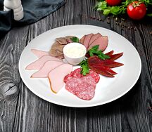 Мясное ассорти с овощами миньон