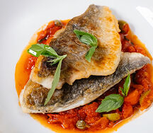 Дорадо с соусом неаполитано