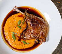 Утка конфи с пюре из батата