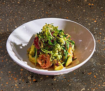 Салат с креветками и авокадо