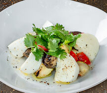 Салат Моцарелла с печеными овощами