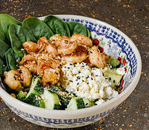 Боул с рикоттой, авокадо и креветками