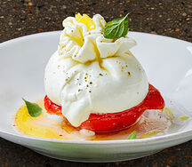 Салат Буррата на печеном перце