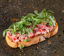 Брускетта с камчатским крабом и томатами