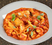 Паппарделле с креветками в соусе арабьята