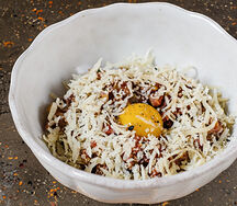 Тартар из говядины с сыром халлуми