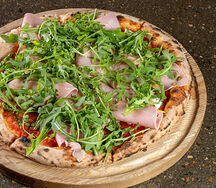 Пицца со страчателлой и мортаделлой