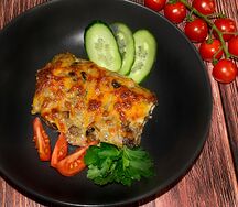 Бедро куриное запеченное с грибами и луком