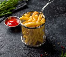 Картофель фри с кетчупом