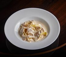 Папардели в сливочном соусе с белыми грибами