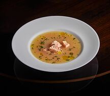 Легкий рыбный суп с лососем и пшеном