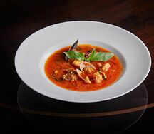 Фирменный суп из даров моря