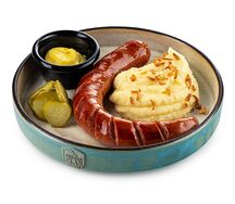 Чешская колбаска с гарниром