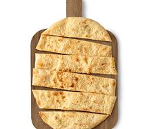 Фокачча с пармезаном и соусом