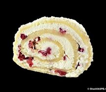 Пирожное Малиновый рулет с меренгой