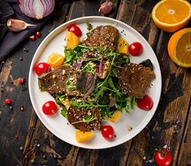 Тёплый салат с телятиной